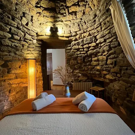 Πανσιόν Fonda Carrera 4*